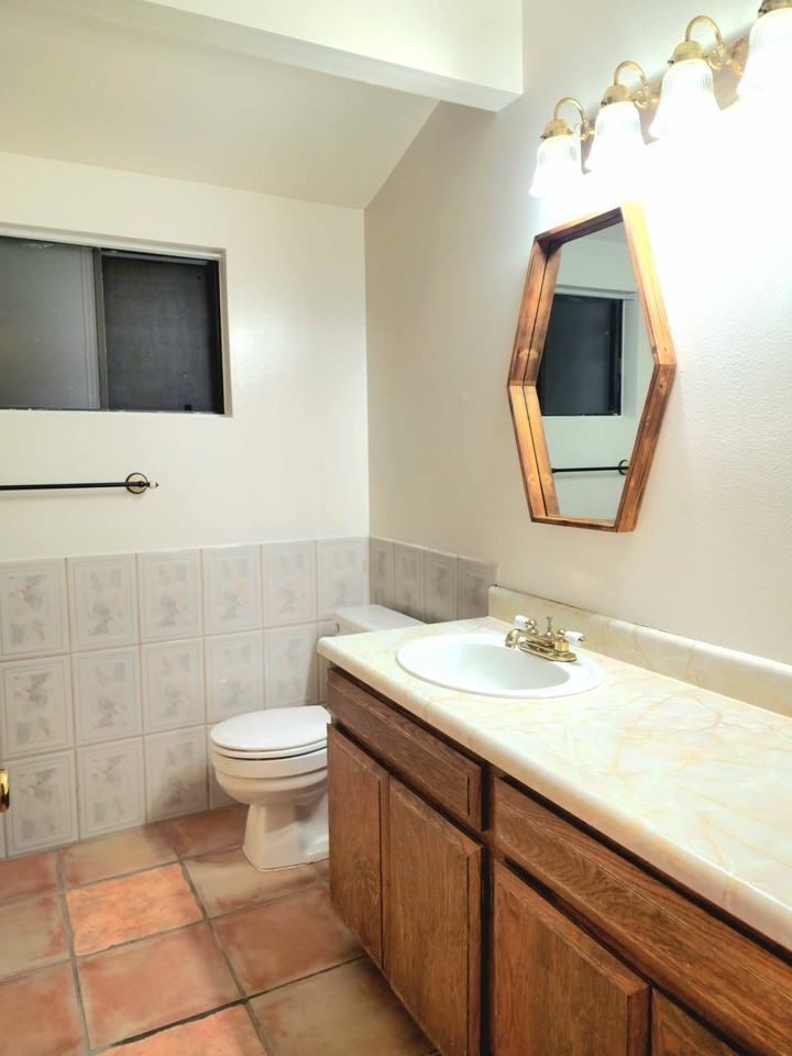 1113 W Cypress Ave - Photo 5 of 8