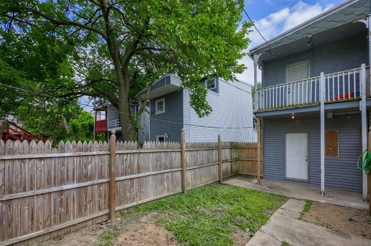 1626 Park St - Photo 3 of 23