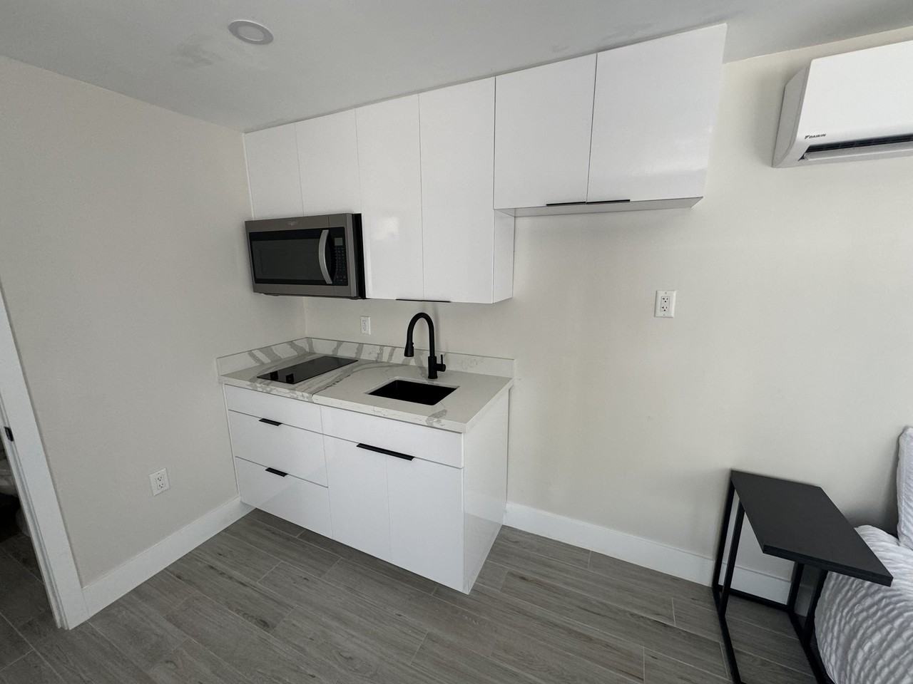 1405 N Andrews Ave #4