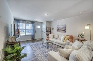 featured image of 8 Chambers Garden Dr #8
