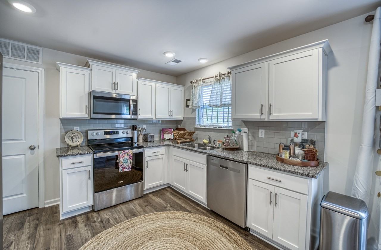 8 Chambers Garden Dr #8 - Photo 3 of 20