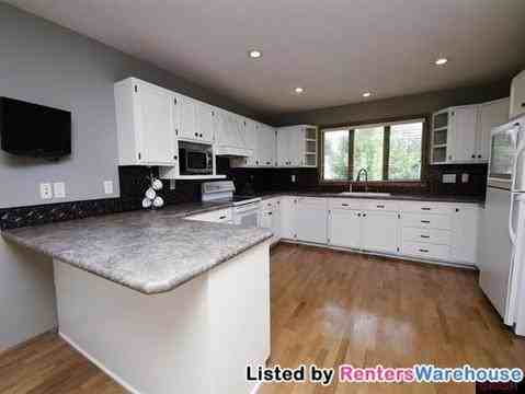 432 Thomas Dr - Photo 2 of 15