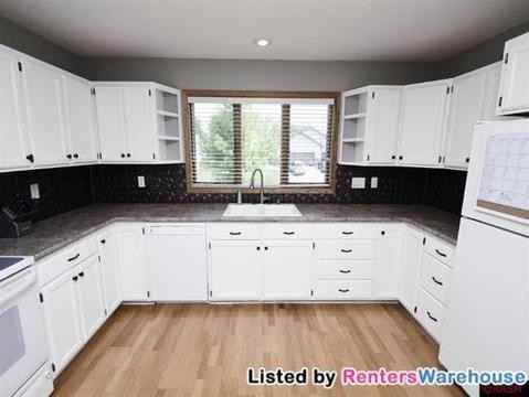 432 Thomas Dr - Photo 3 of 15