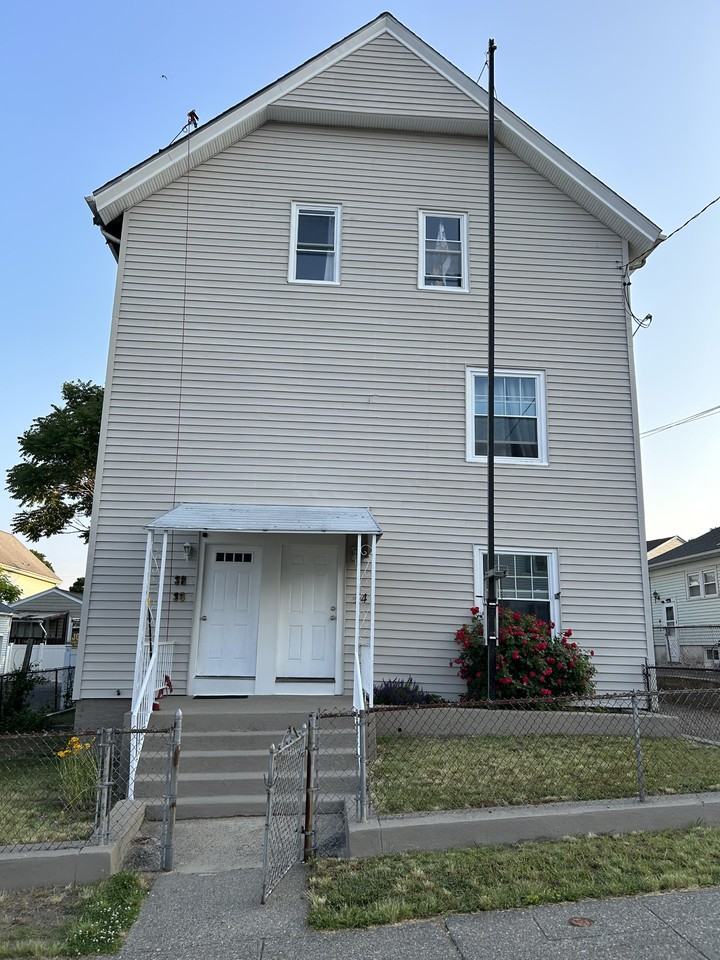 36 Woodland St #3rdFL - Photo 5 of 17