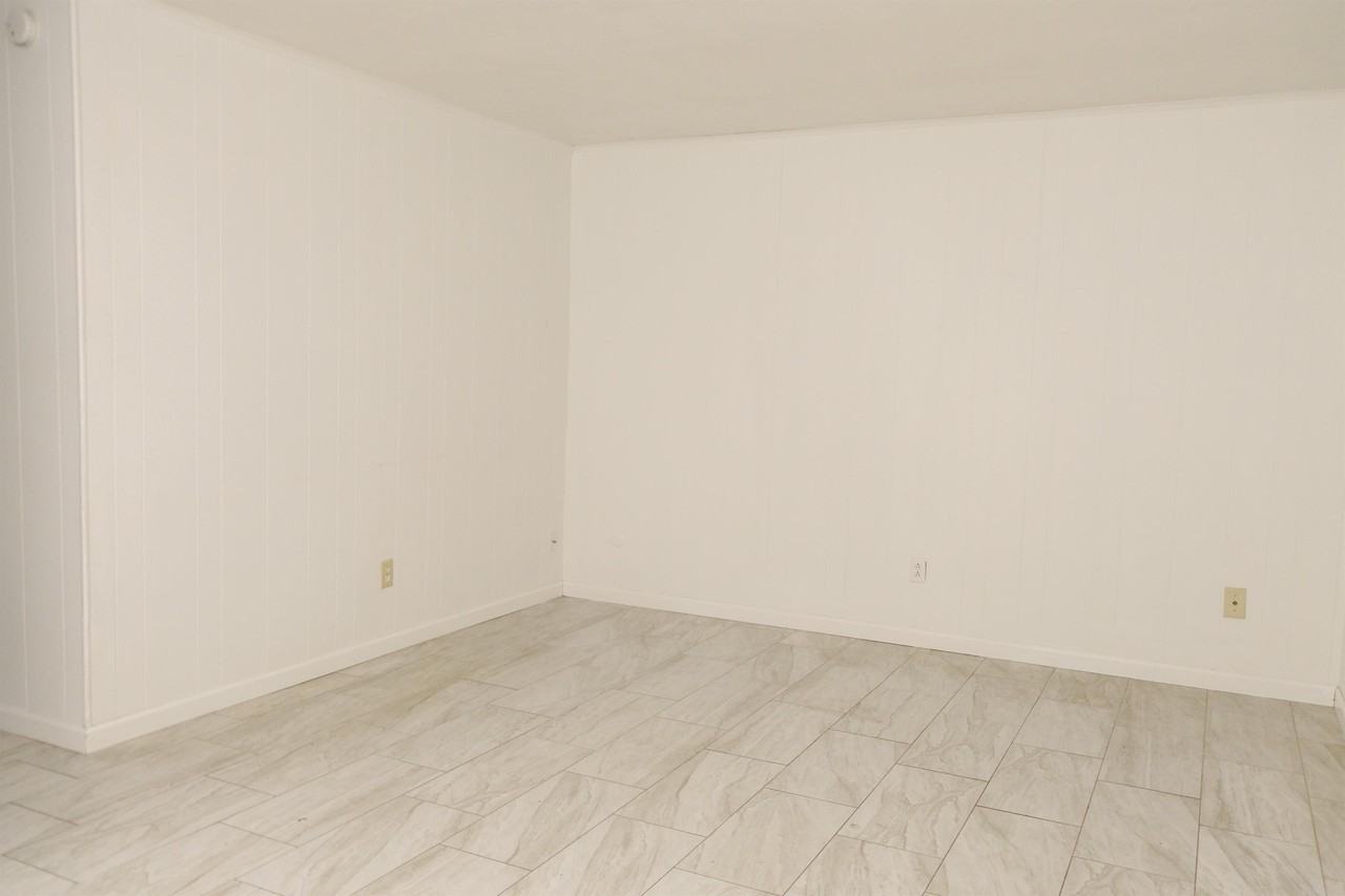 988 Cross Street - Photo 3 of 17