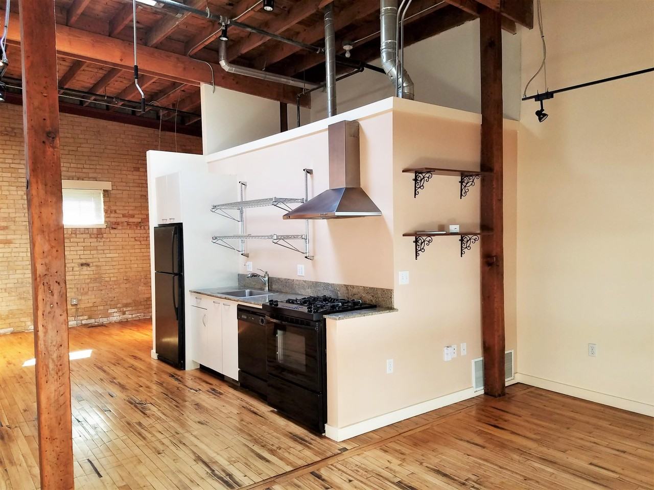 346 West Pierpont Avenue - Photo 3 of 11