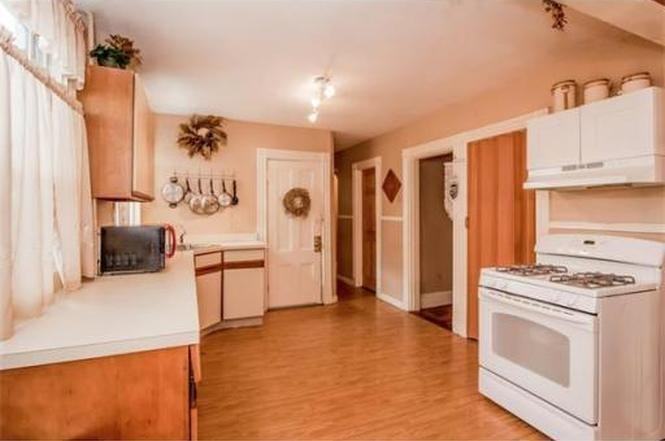 27 Becket St - Photo 4 of 50