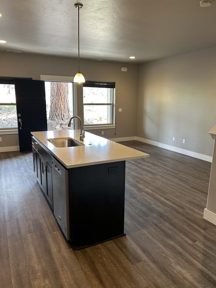 633 REED MARKET 2 S - Photo 3 of 16