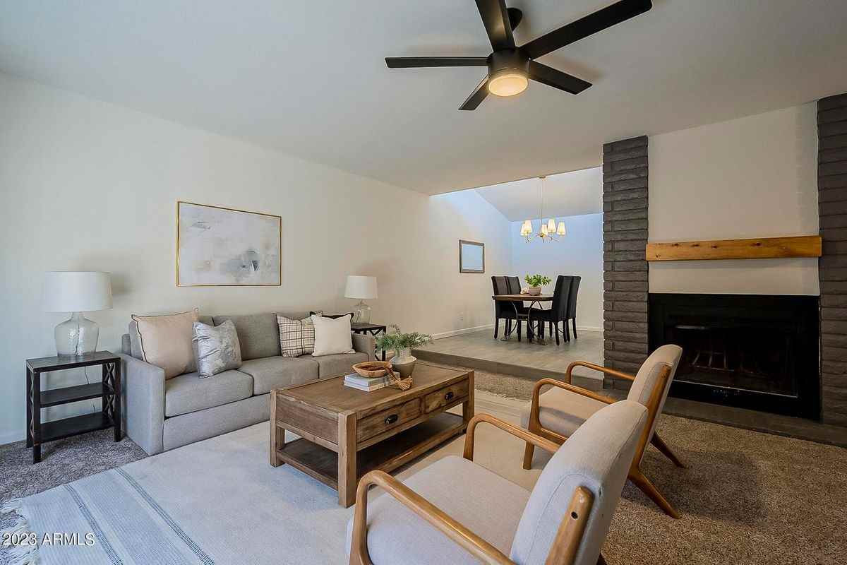 617 W 10th St - Photo 3 of 25