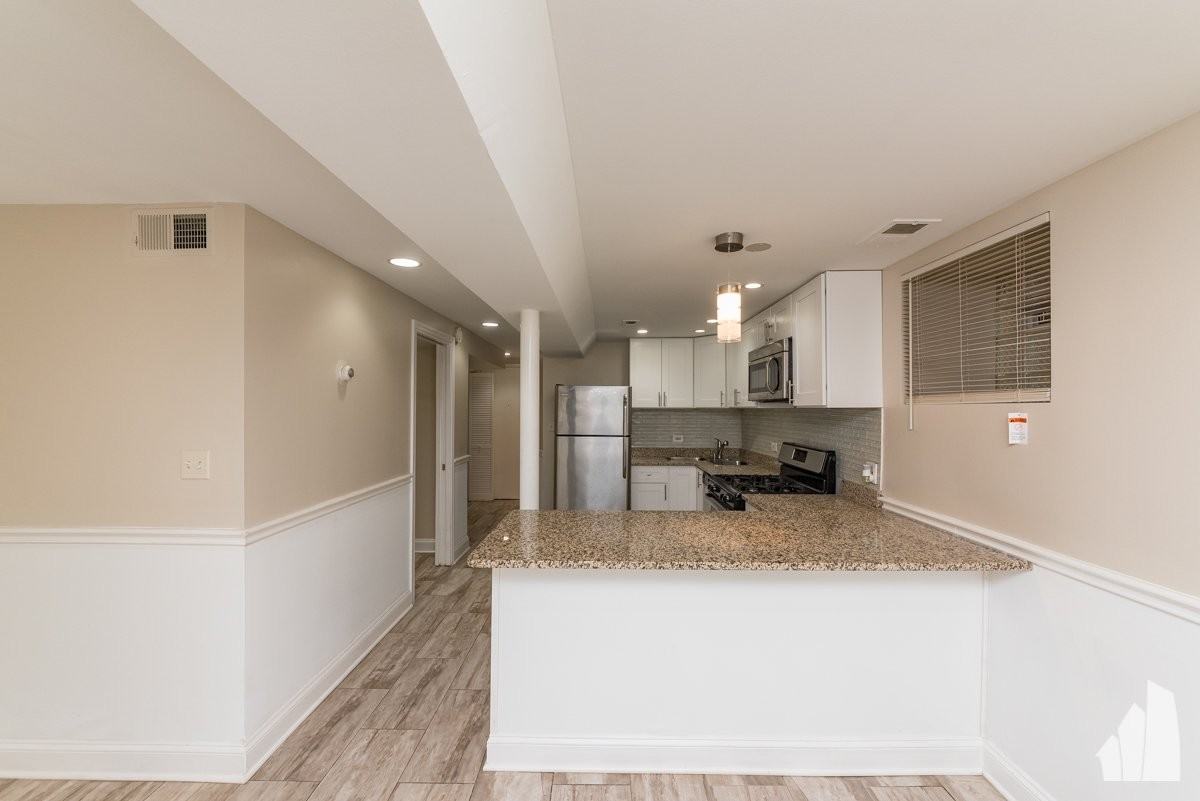 1538 N Maplewood Ave #G - Photo 3 of 8