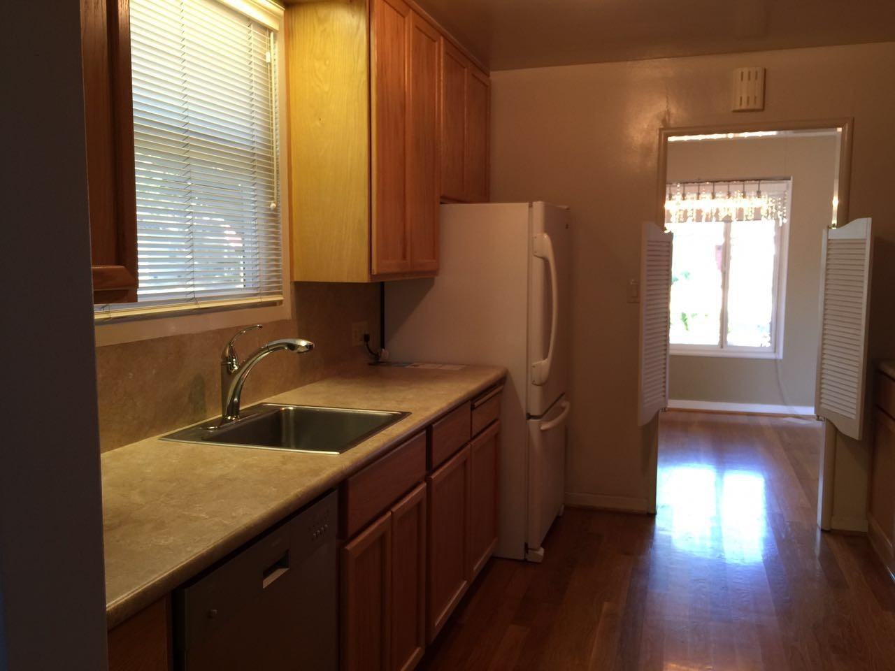 498 MacArthur Ave - Photo 3 of 25