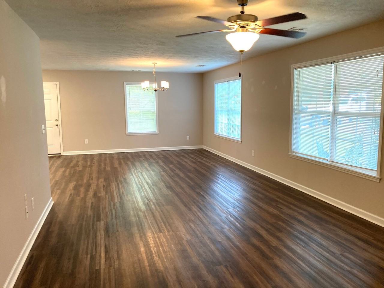 2404 Seminole Rd - Photo 6 of 26