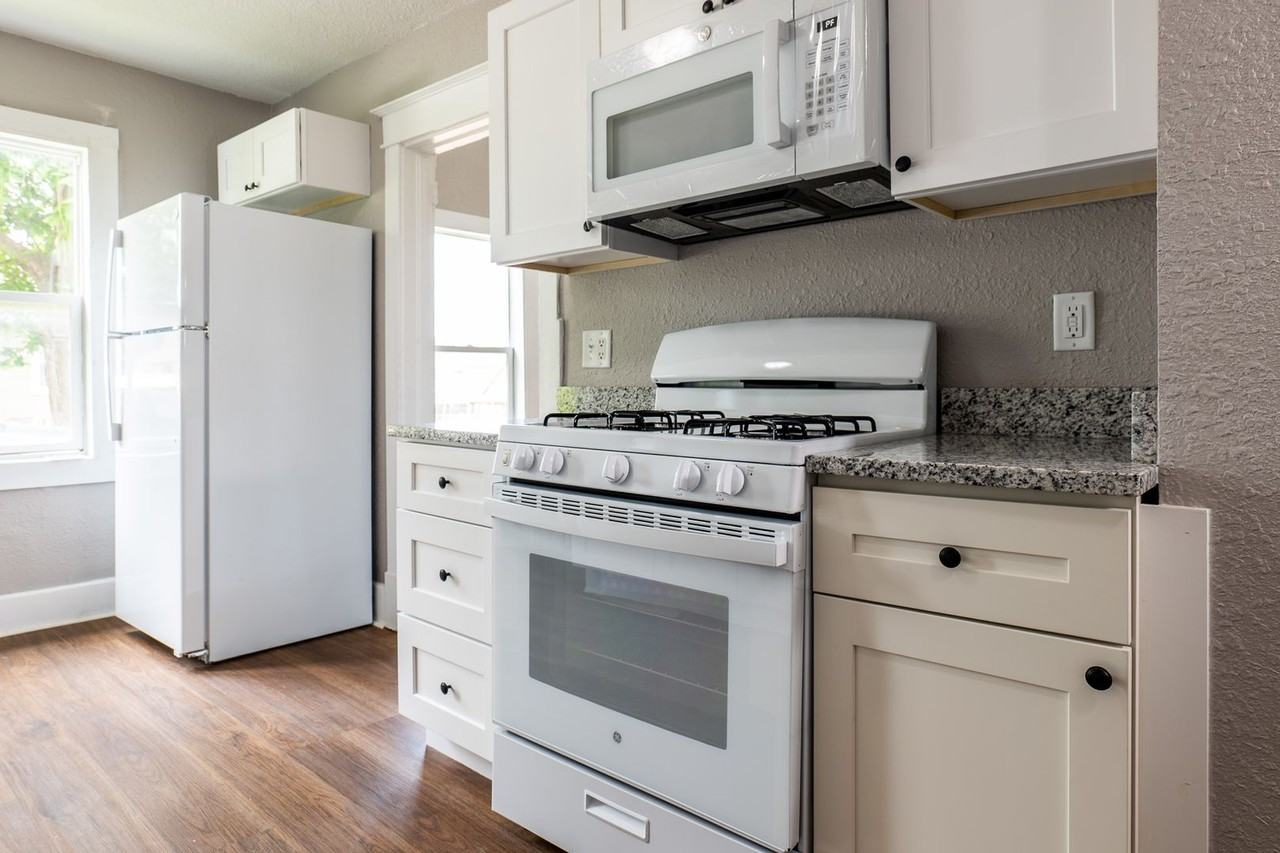 2627 Y St - Photo 5 of 17