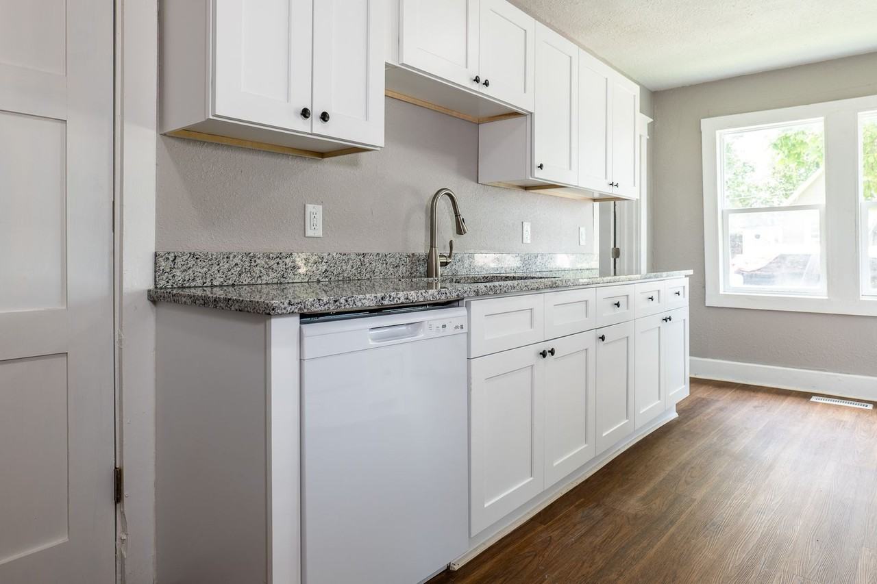 2627 Y St - Photo 6 of 17