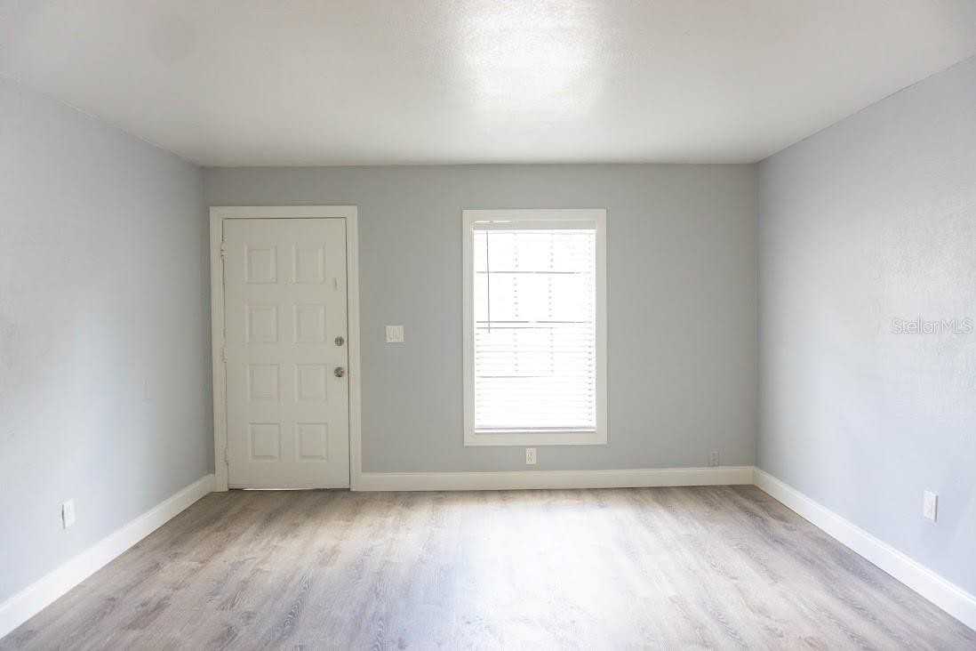 5706 N Lincoln Ave #C - Photo 7 of 26