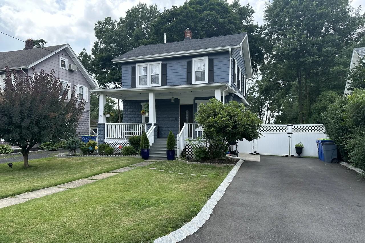 89 Farragut Rd - Photo 2 of 19