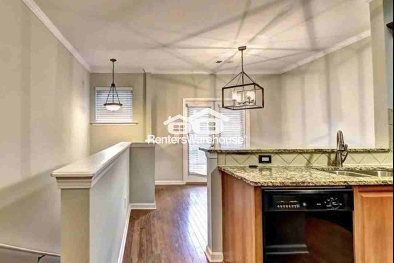 1048 Liberty Pkwy Nw - Photo 2 of 30