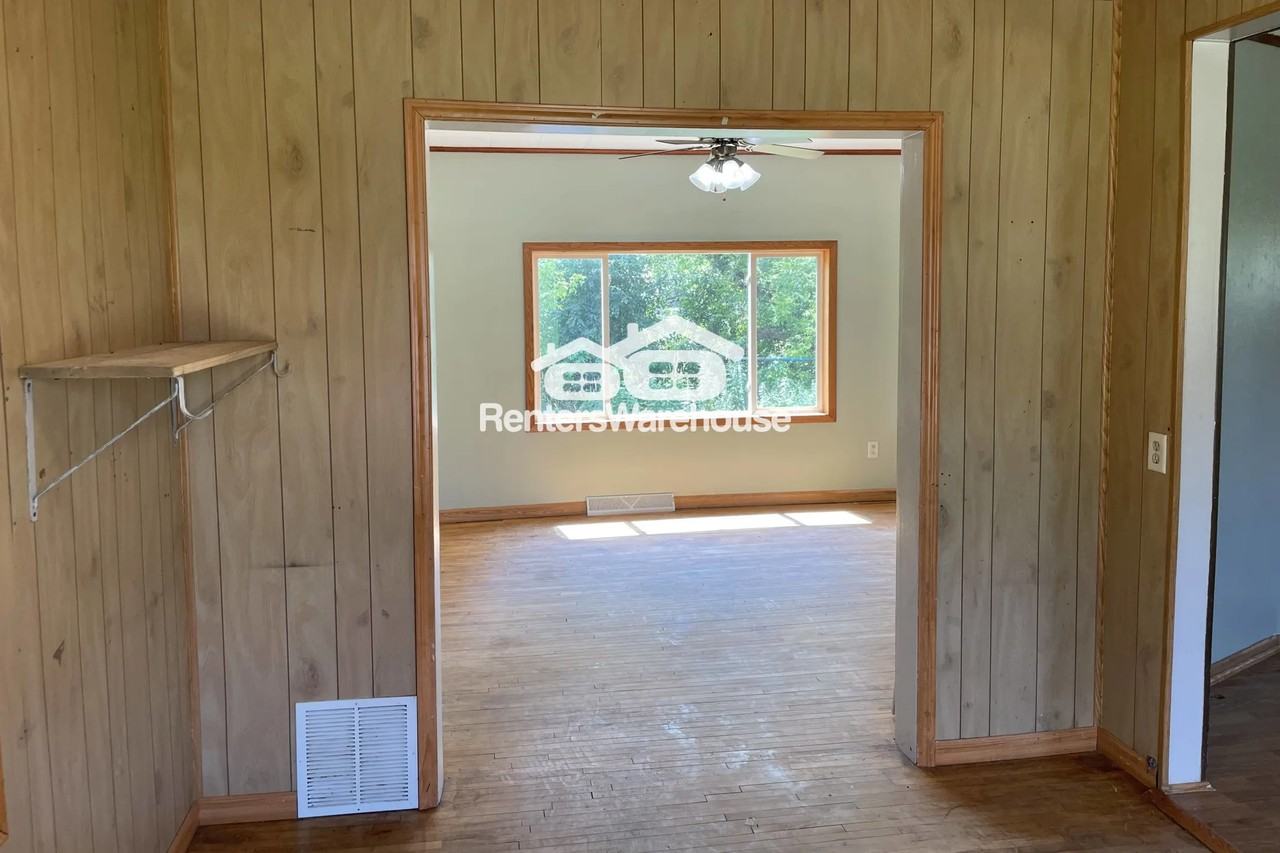 1630 70th Ave - Photo 2 of 12