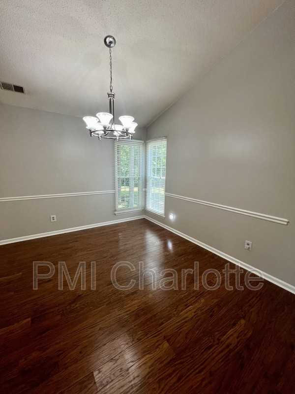 10504 Grassy Plain Ct - Photo 6 of 23