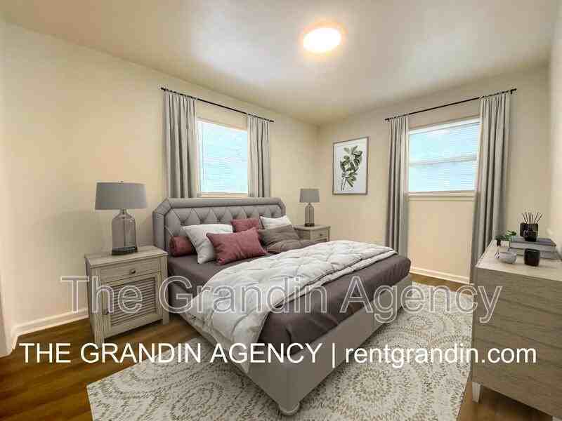 4536 Ohio St Ne - Photo 3 of 8