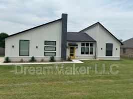 featured image of 916 Flowers Dr