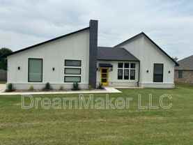 916 Flowers Dr - Photo 1 of 1