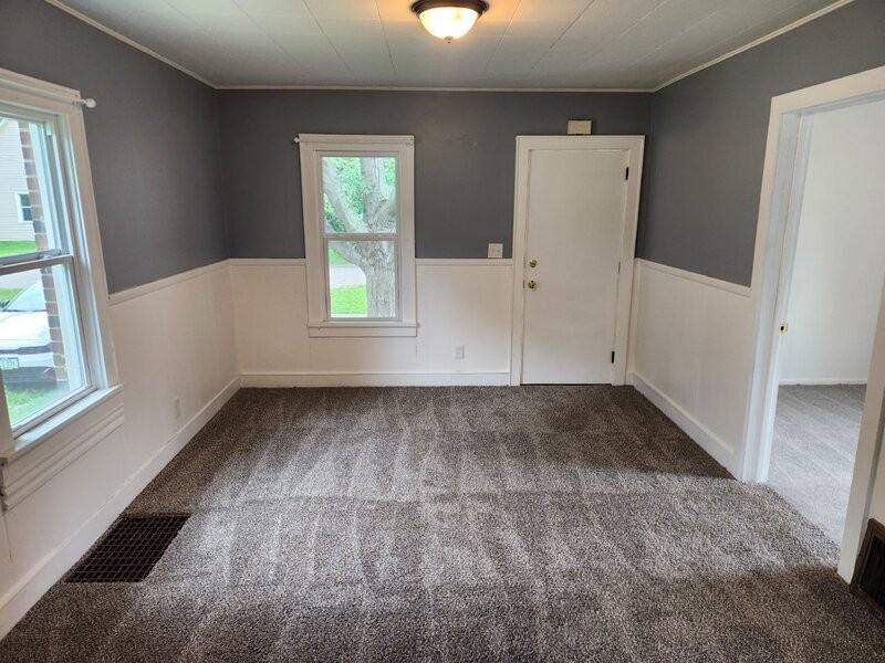 2613 E Elm St - Photo 3 of 15