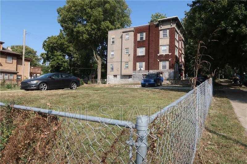 100 N Mersington Ave - Photo 3 of 4