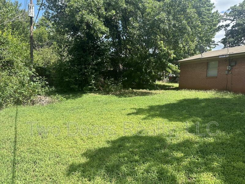 2913 Gwendolyn Ln - Photo 3 of 17