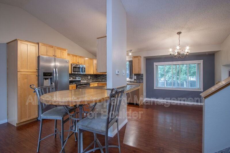 2124 Stuart St - Photo 7 of 23