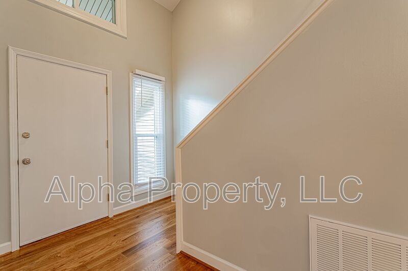 108 Duquesne Dr - Photo 4 of 32