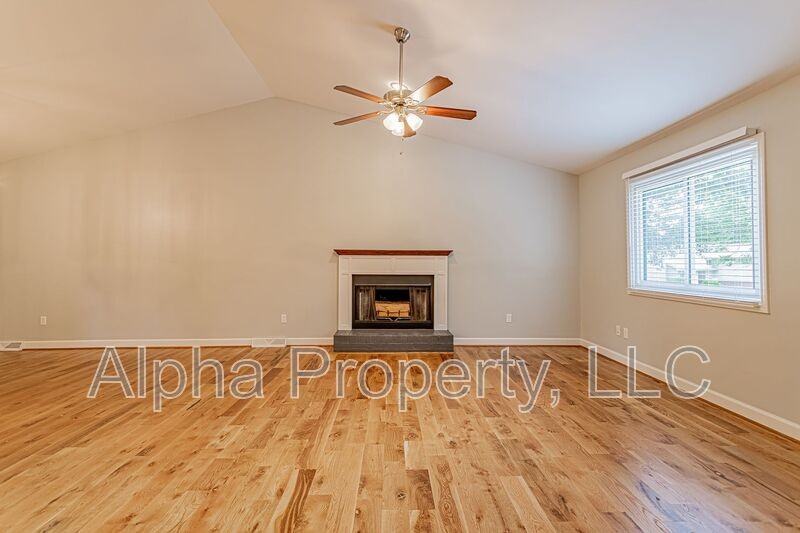 108 Duquesne Dr - Photo 6 of 32