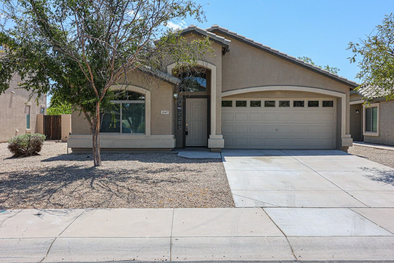 2047 S 160th Ln - Photo 2 of 24