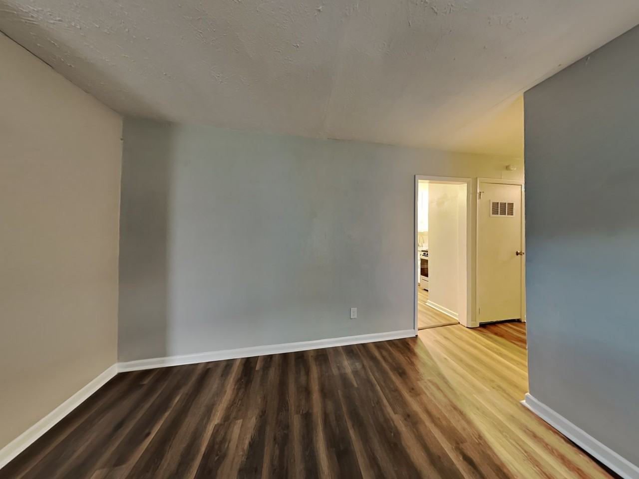 4435 Lincolndale Dr - Photo 2 of 19