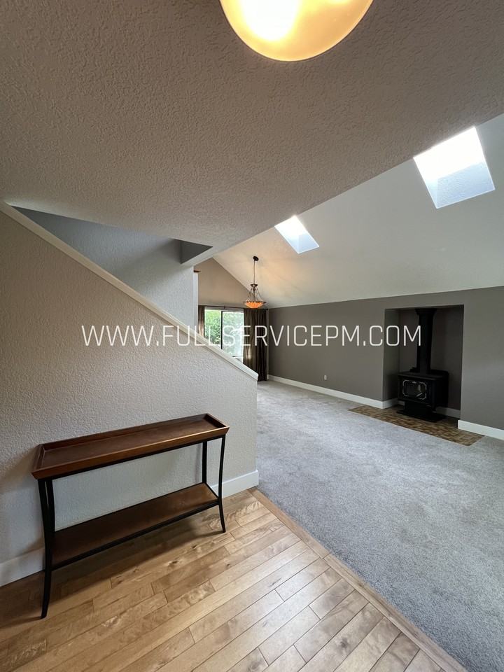 7710 28th Ave Sw - Photo 2 of 32