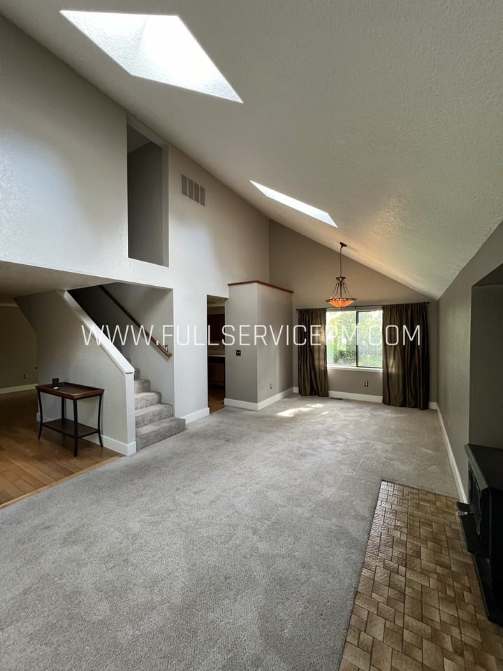 7710 28th Ave Sw - Photo 3 of 32