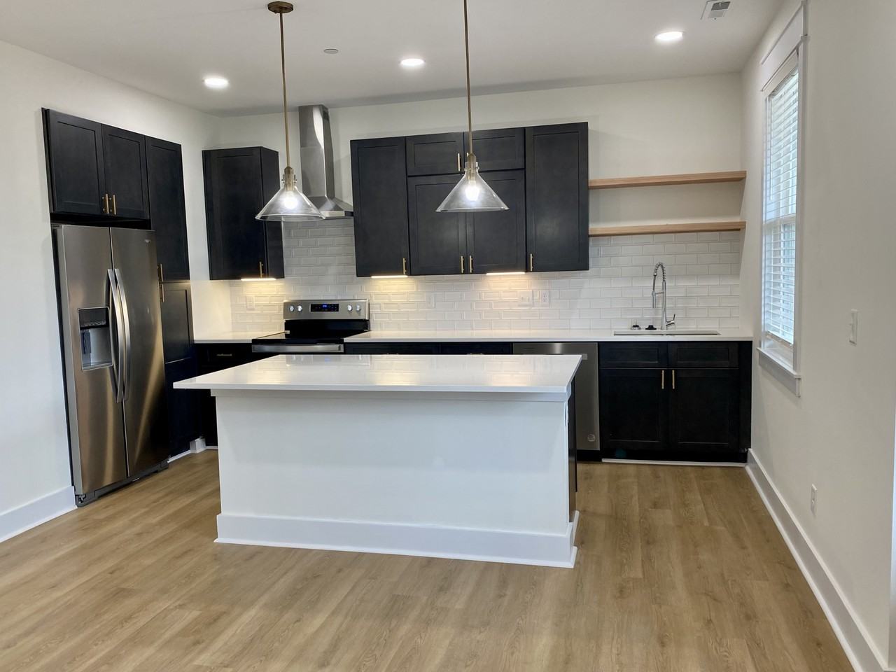 1357 Belfair St - Photo 2 of 12