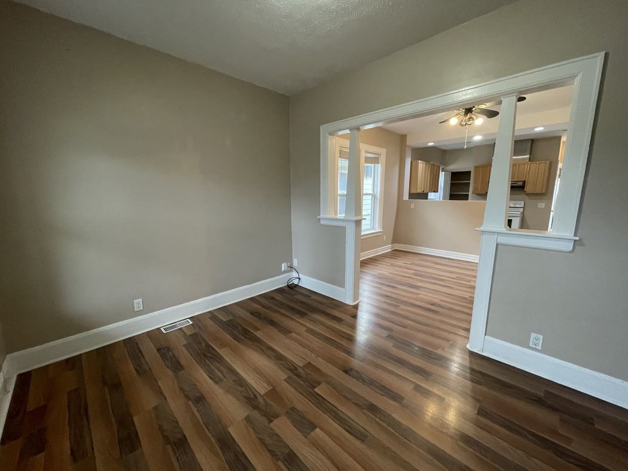 431 Ellis St W - Photo 2 of 35