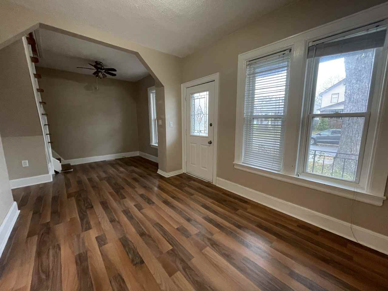 431 Ellis St W - Photo 3 of 35