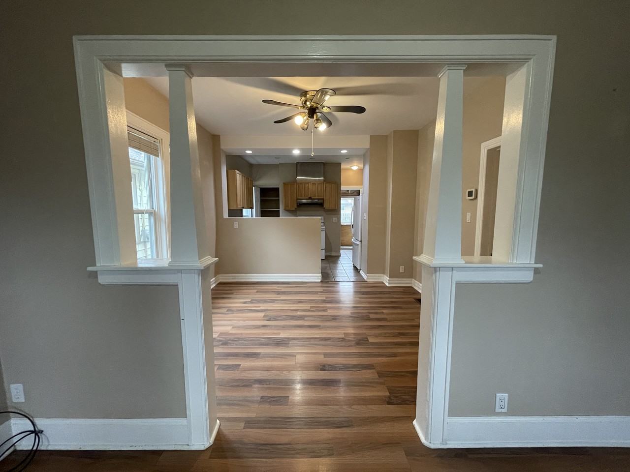 431 Ellis St W - Photo 4 of 35