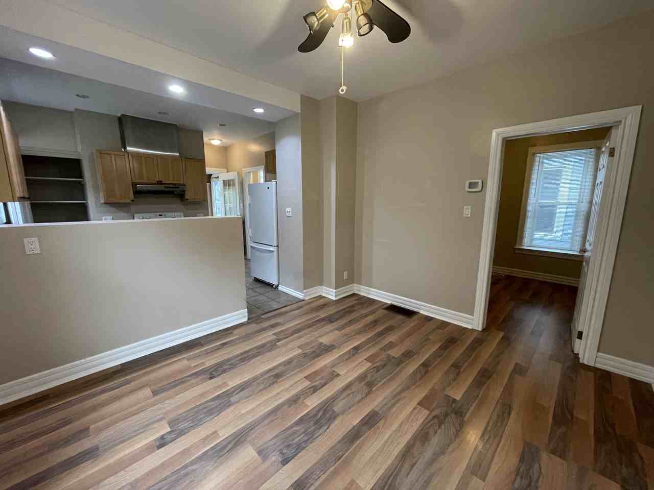 431 Ellis St W - Photo 7 of 35