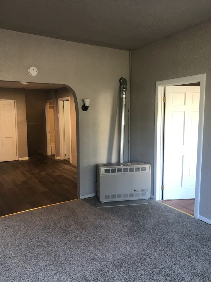 105 Center St - Photo 2 of 10