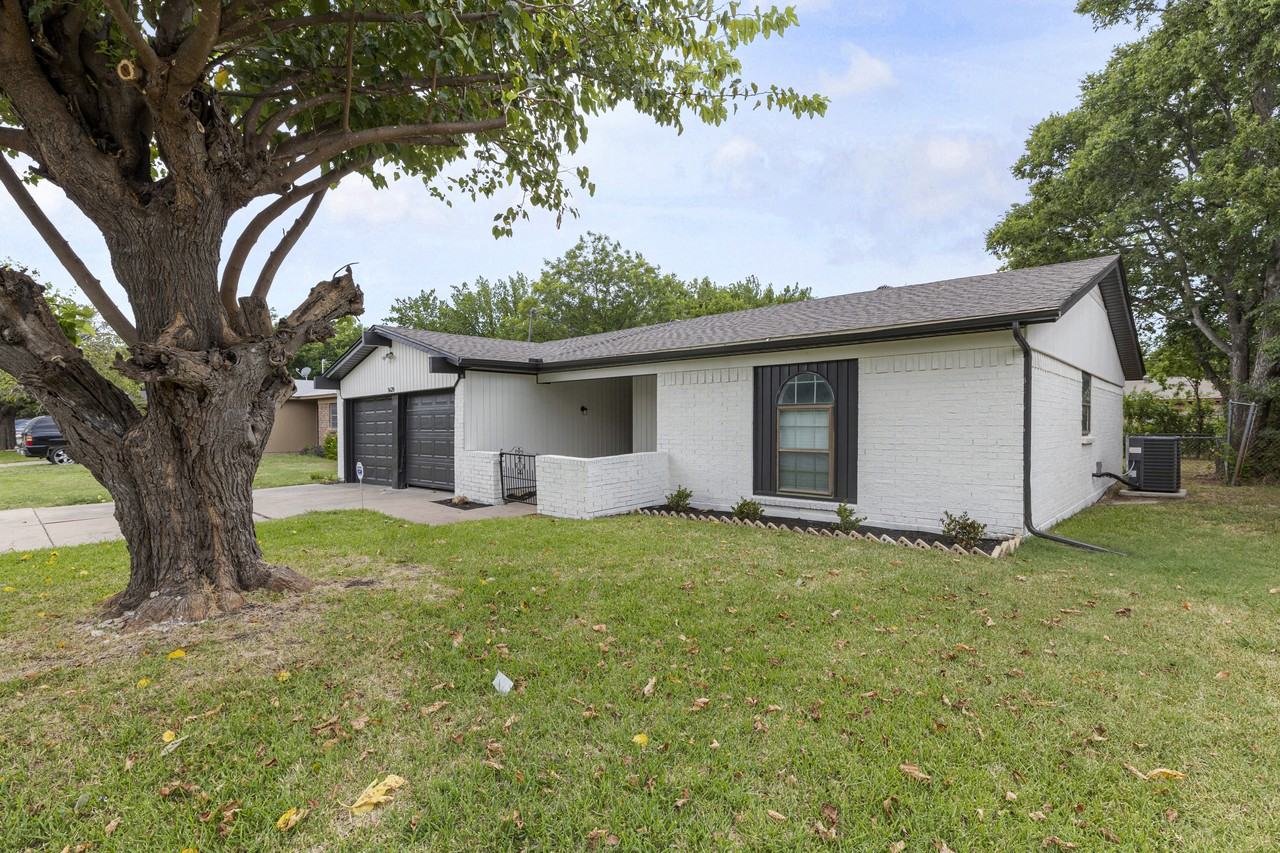 5628 De Cory Rd - Photo 2 of 28