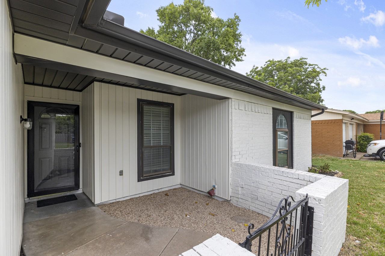 5628 De Cory Rd - Photo 3 of 28