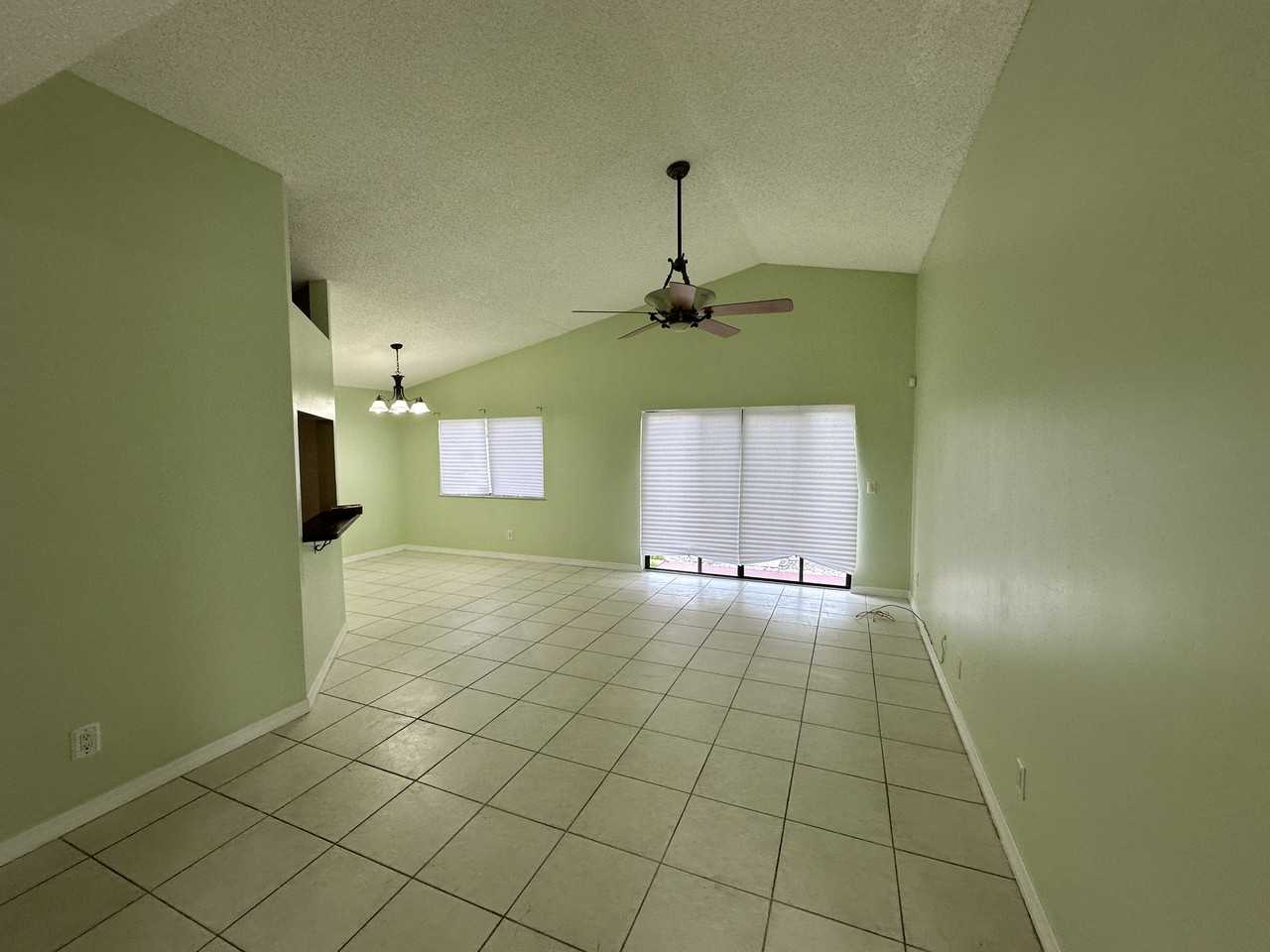2410 Sw 87th Ter - Photo 2 of 23