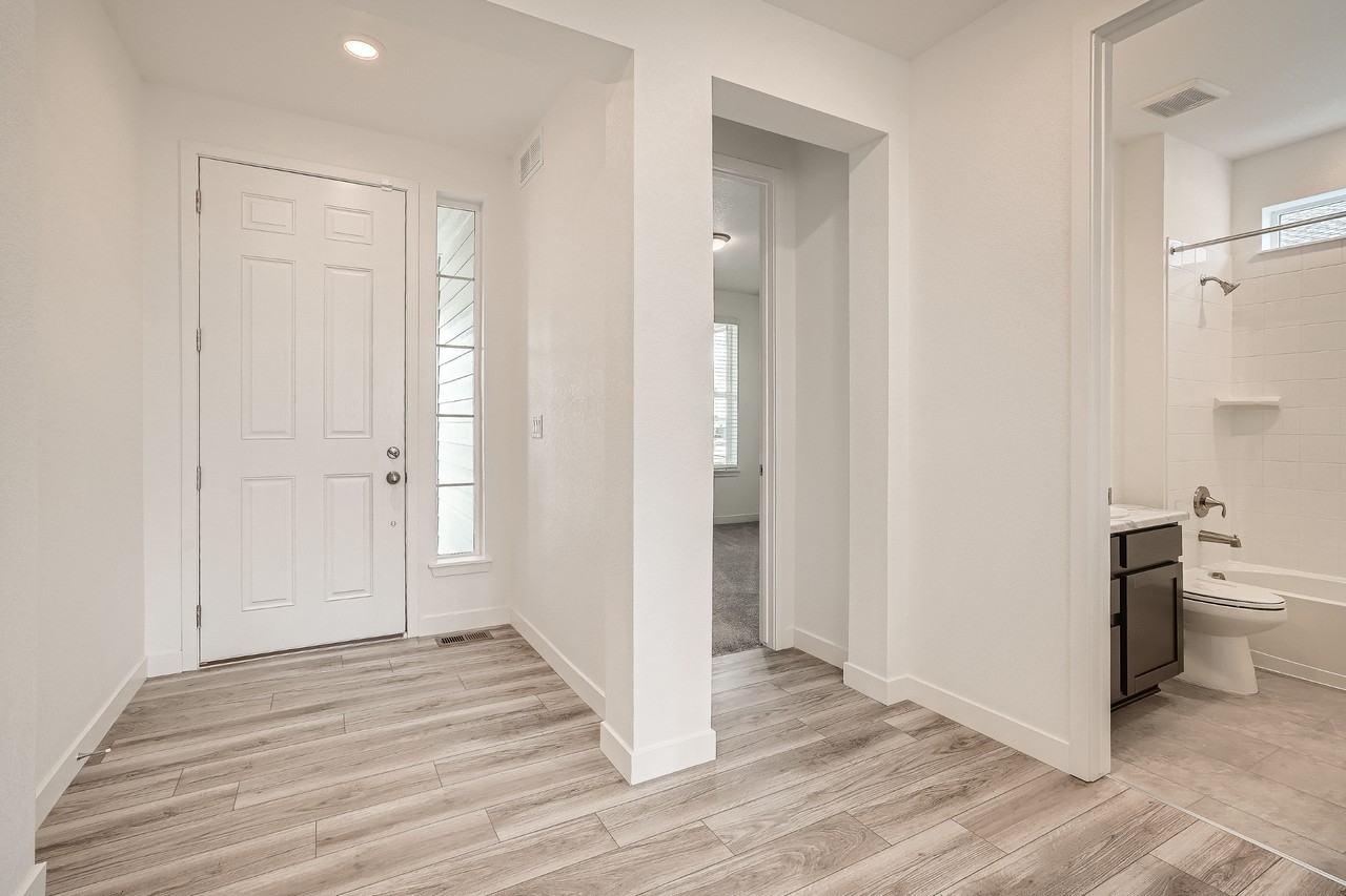 12791 Lake Port St - Photo 3 of 36