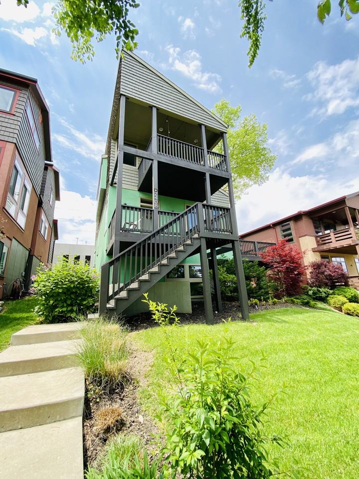 2408 Forest Ave - Photo 2 of 32