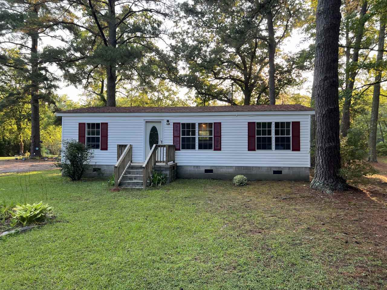 1313 Lake Dr - Photo 2 of 13