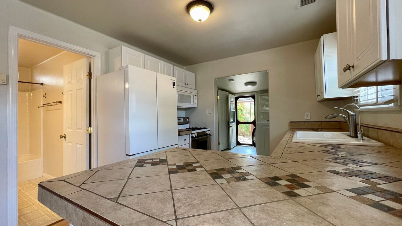 1739 Johnson Ave - Photo 6 of 13
