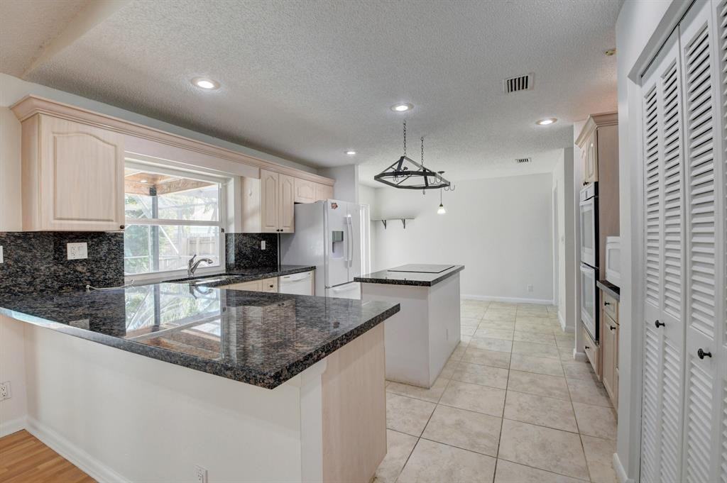 17414 Spring Tree Lane - Photo 2 of 8